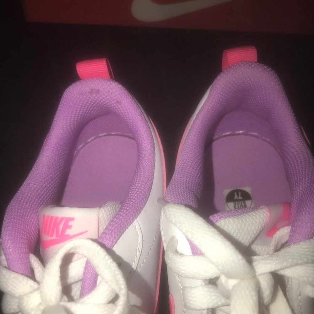 Nike shoes - Picture 4 of 8